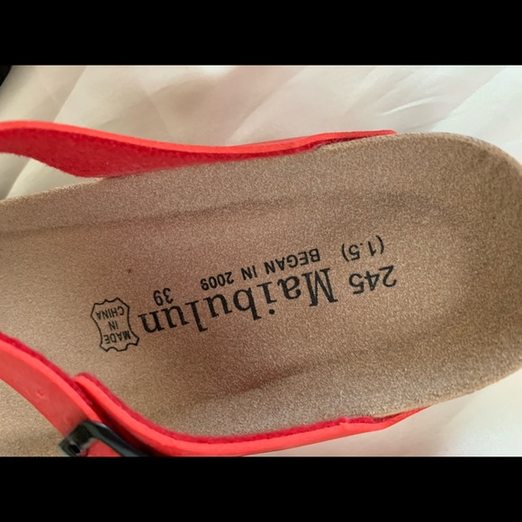 New women’s red sandals, never been worn - Picture 2 of 4